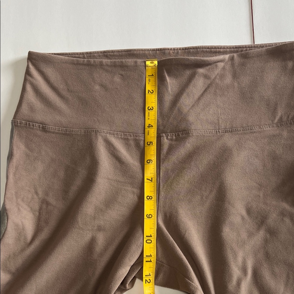 PINK Victoria's Secret women’s Brown Leggings with Silver Accent - Picture 4 of 8